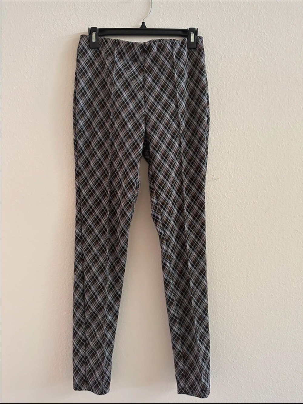 Women's patterned top with Tahari label